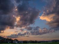 Dramatische Abendbeleuchtung der Wolken